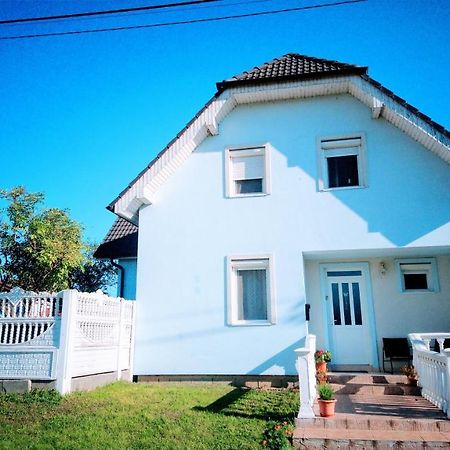 Vila Nela Podhájska Екстериор снимка